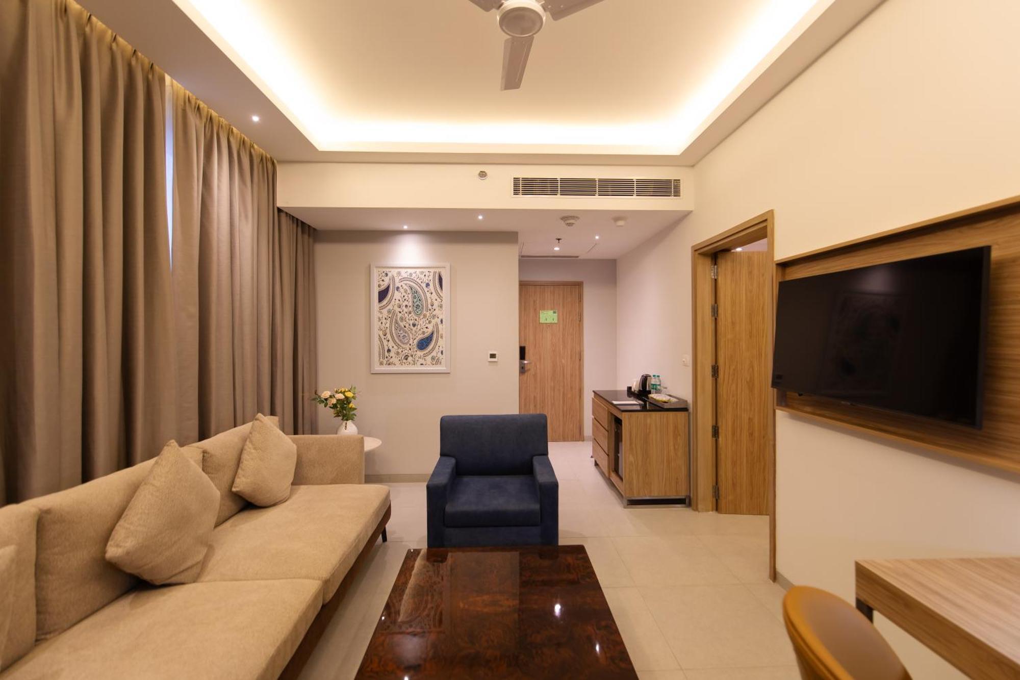 Hometel Alambagh Lucknow - A Sarovar Hotel Exterior photo